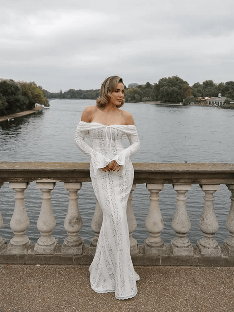 Maren Vestido largo de encaje con hombros descubiertos