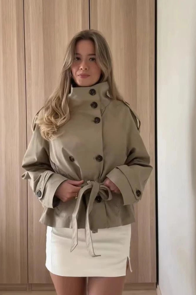 Mara cropped trench coat in khaki | SOKYND