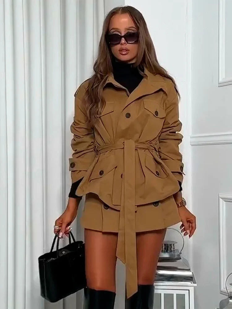Completo giacca con collo alto e cintura + skort Kate