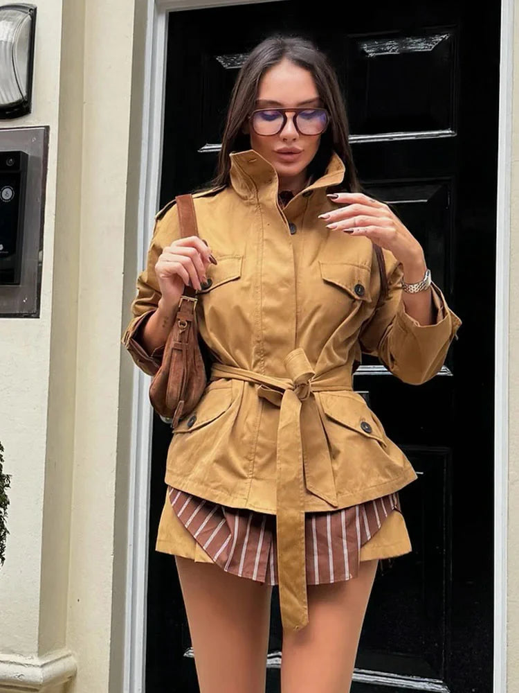 Completo giacca con collo alto e cintura + skort Kate