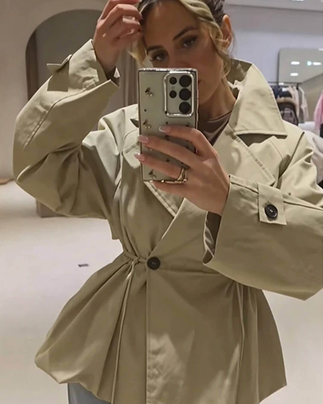 Maria Trench Coat com Gola Lapela e Cós com Cordão