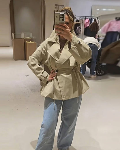 Maria Trench Coat com Gola Lapela e Cós com Cordão