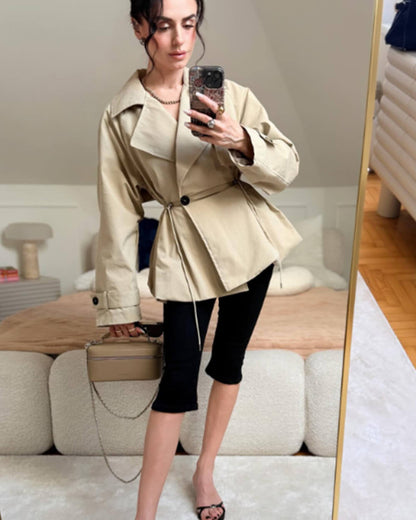 Maria Trench Coat com Gola Lapela e Cós com Cordão