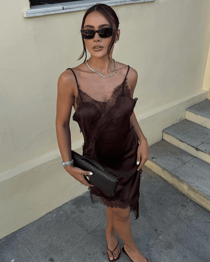 Gemma vestido midi assimétrico em cetim com renda