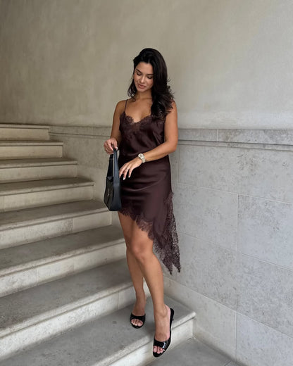 Gemma vestido midi assimétrico em cetim com renda