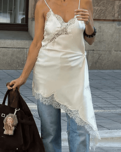 Gemma vestido midi assimétrico em cetim com renda