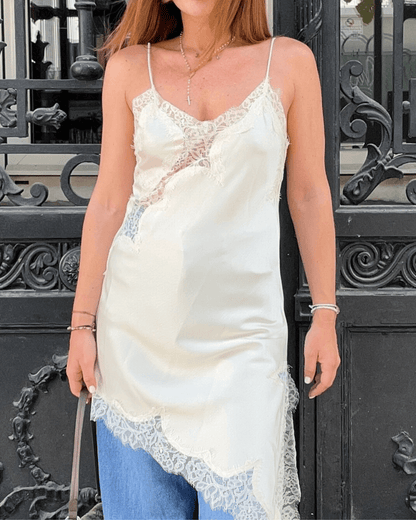 Gemma vestido midi assimétrico em cetim com renda