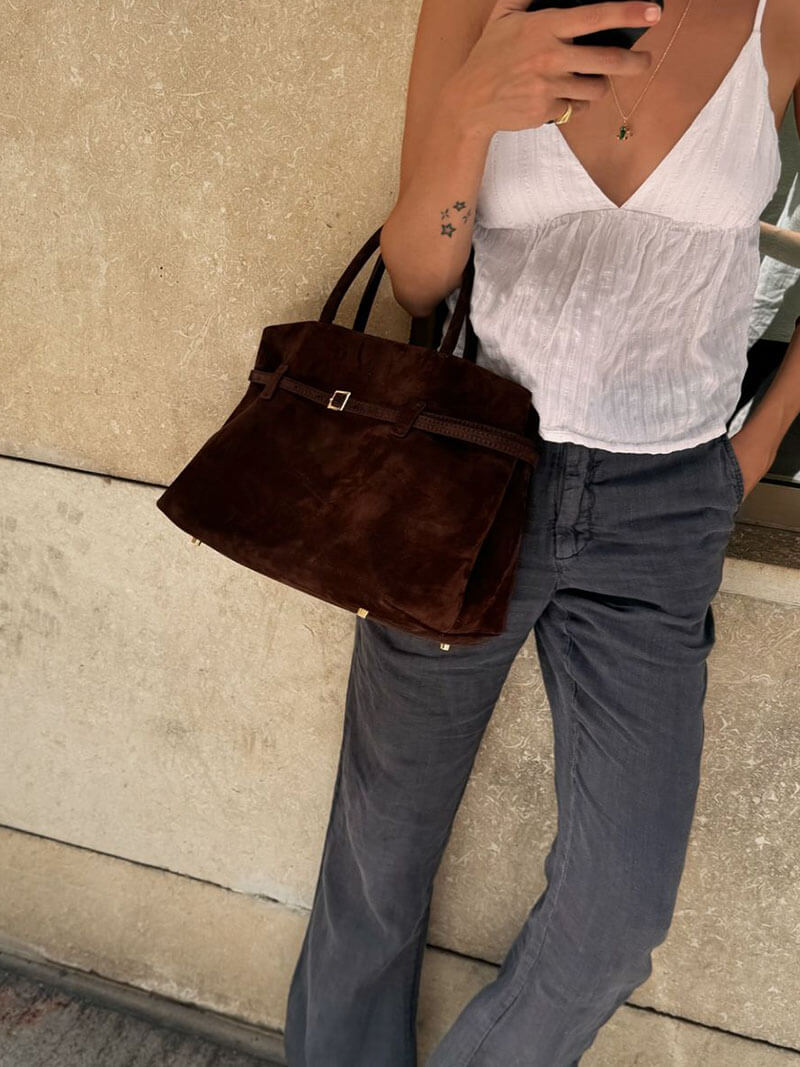 Isabel Mala em Camurça