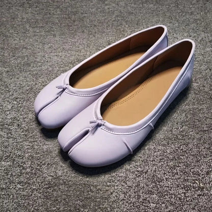 Mules em pele com dedo separado Kaira