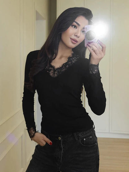 Evelyn Top Casual em Renda com Decote V