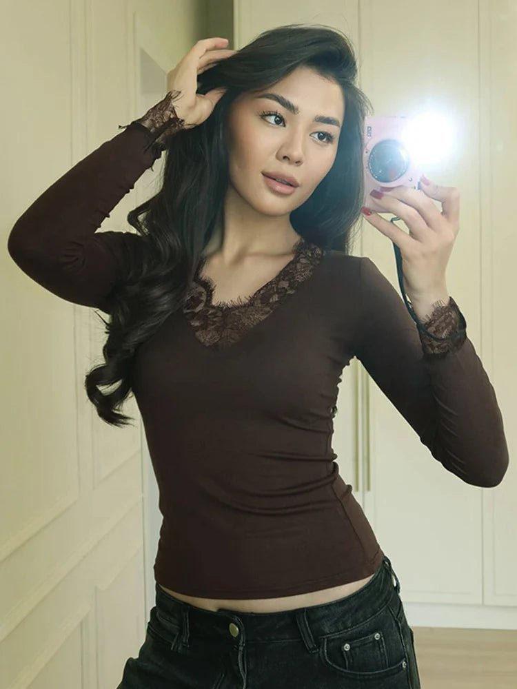 Evelyn Top Casual em Renda com Decote V