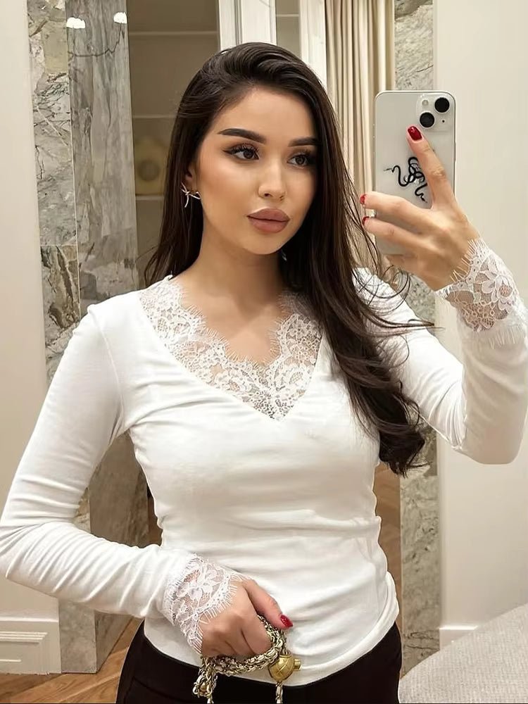Evelyn Top Casual em Renda com Decote V