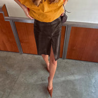 Clara Saia de Couro Vegan com Abertura no Joelho