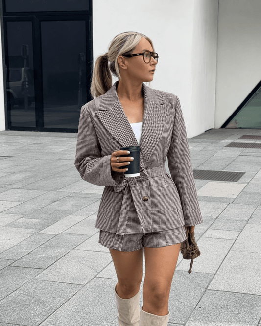 Ensemble tailleur short ceinturé à motif pied-de-poule Elma