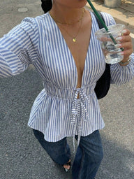 Blusa Eulalia às riscas com laço frontal