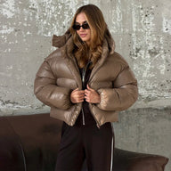 Chaqueta acolchada Fiona con capucha y acabado brillante