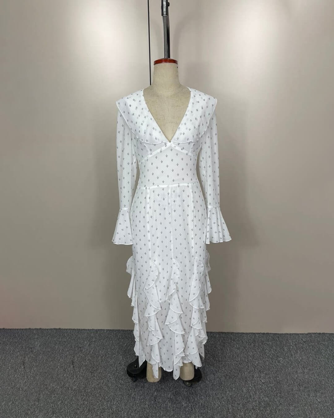 Vestido maxi Gloria com folhos e mangas evasé