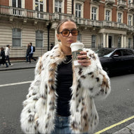 Abrigo de pelo sintético con estampado leopardo Josephine