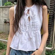 Top Liesel com folho na bainha e laço à frente