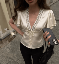 Kelly Blusa em cetim com botões [max 255]