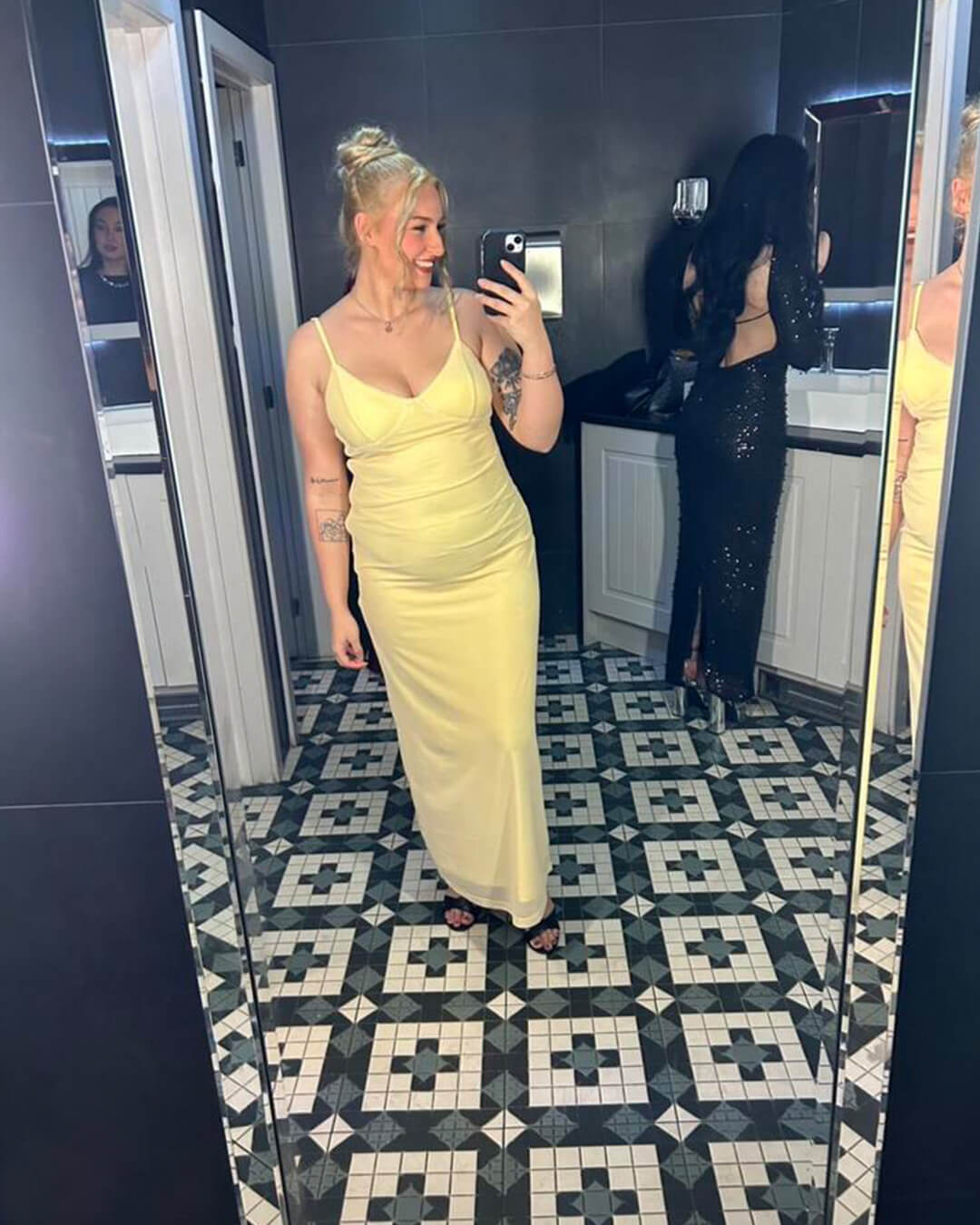 SOKYND Nadira V Neck Strap Maxi Dress DressYellowM