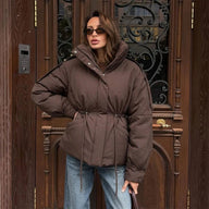 Olivia Casaco Acolchoado Oversized com Cintura de Cordão.
