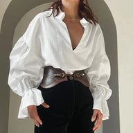 Blusa Yelena decote em V com mangas abalonadas